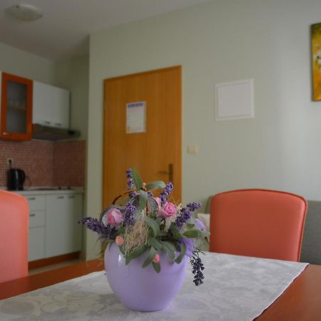 Apartmani Vujcic Макарска Екстериор снимка