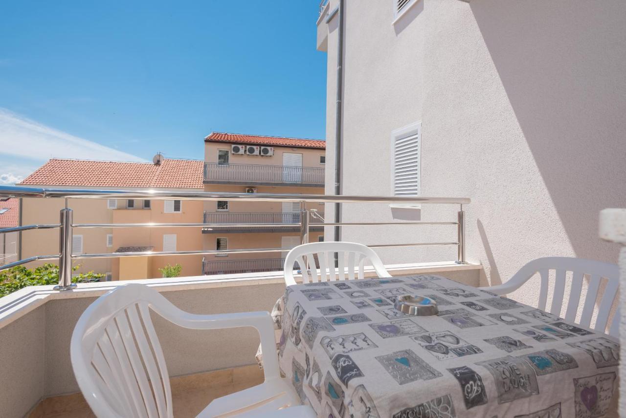 Apartmani Vujcic Макарска Екстериор снимка