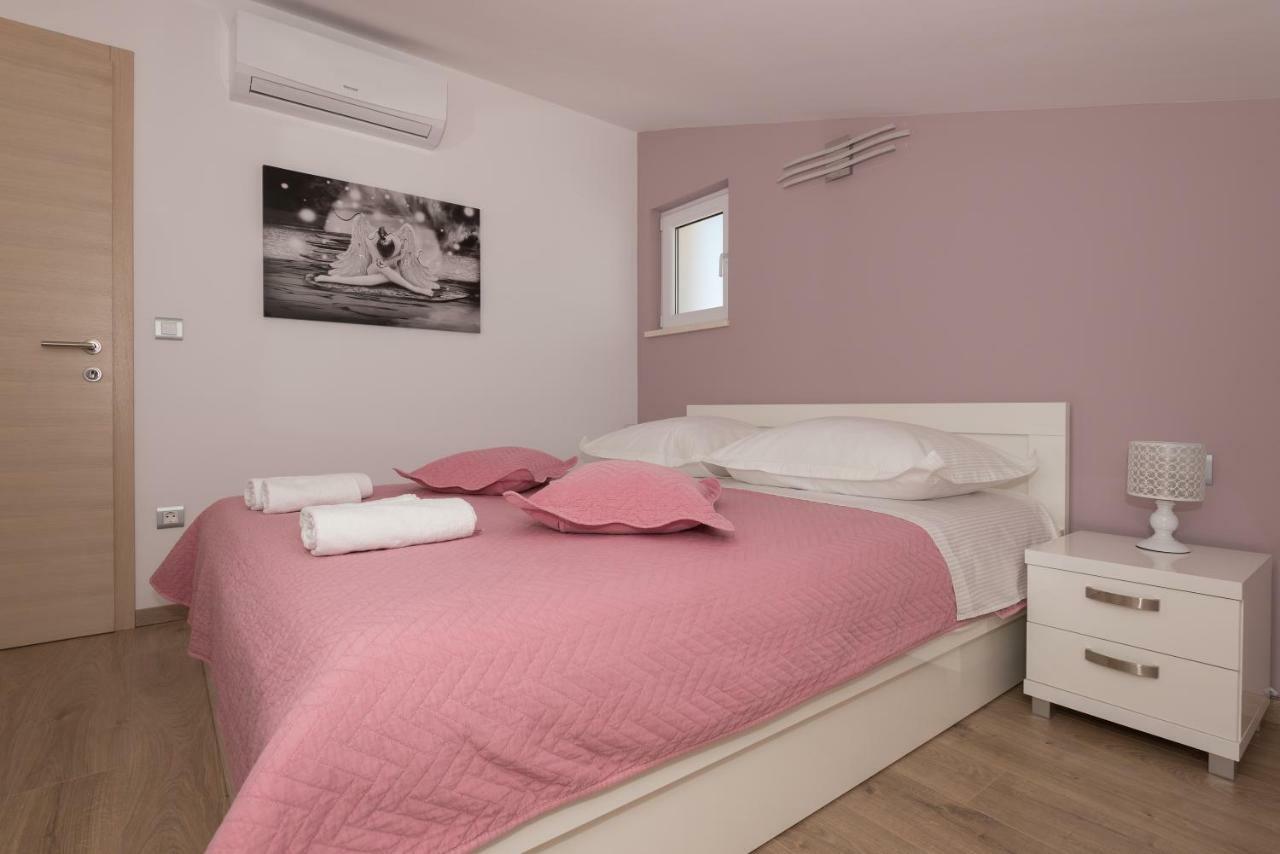 Apartmani Vujcic Макарска Екстериор снимка