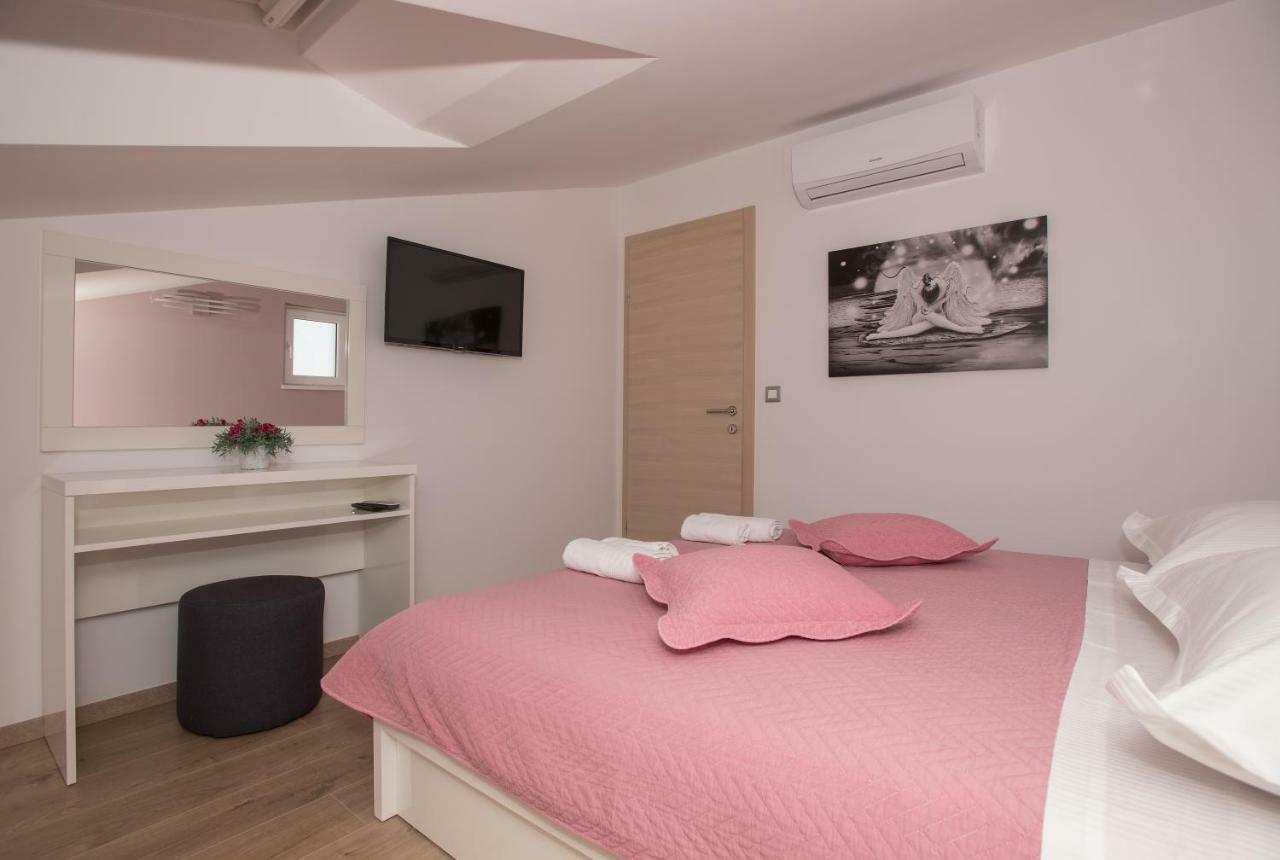 Apartmani Vujcic Макарска Екстериор снимка