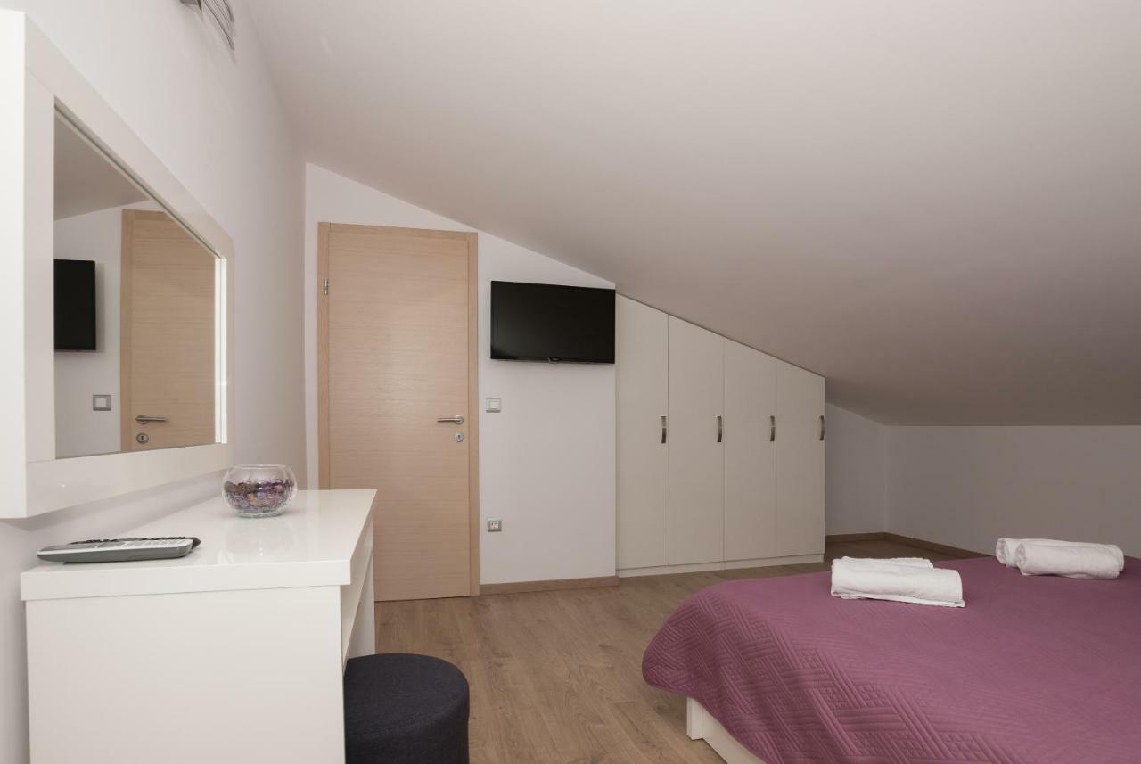 Apartmani Vujcic Макарска Екстериор снимка